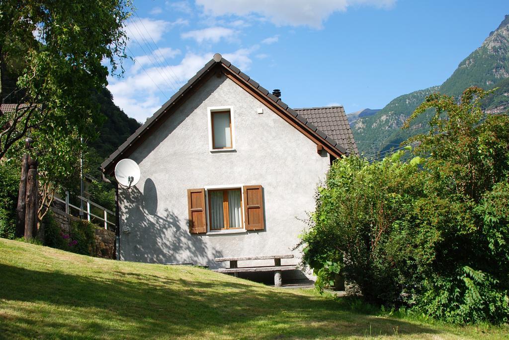 Casa Fontanella Brione (Verzasca) Quarto foto